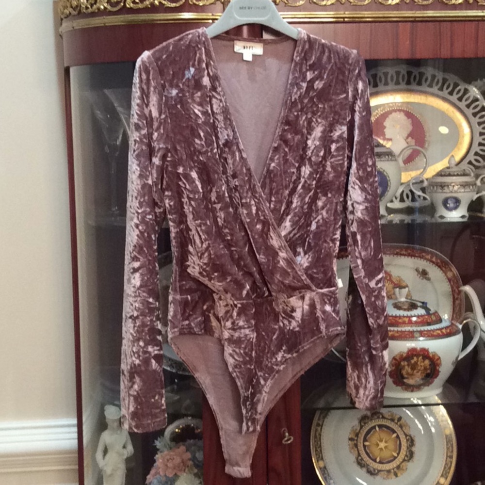 NYTT V-Neck Crushed Velvet V-Neck Long Sleeve Bodysuit sz.S